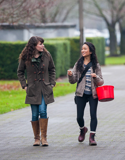 Kaeli Swift '09 discusses her research with Cybelle Tabilas '15