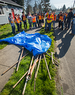 A group of Willamette students prepare to plant trees in the Salem community. 