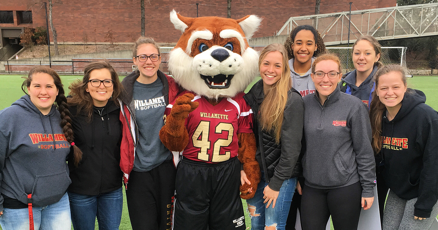 Willamette softball team with Blitz