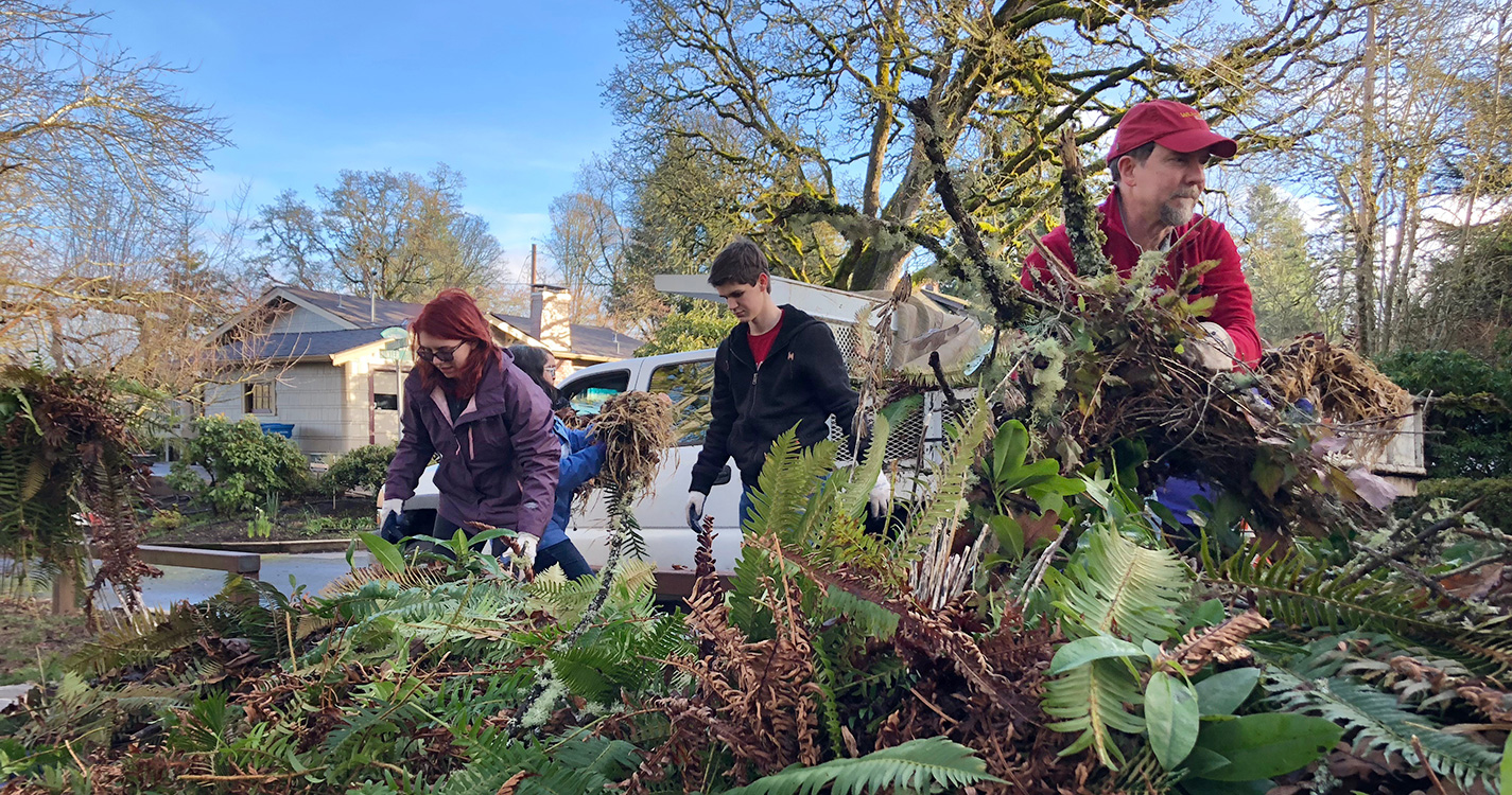 Bearcats volunteer for Into the Streets