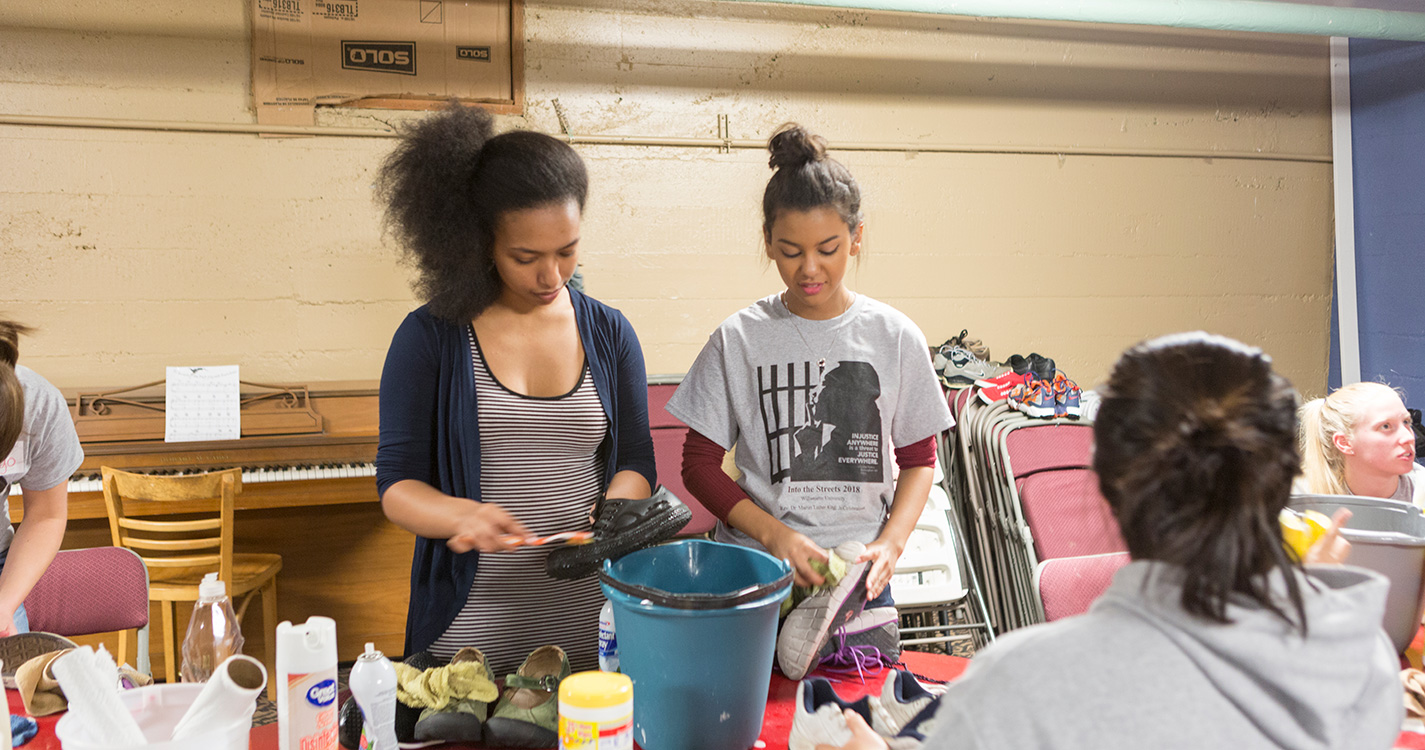 Bearcats volunteer for Into the Streets