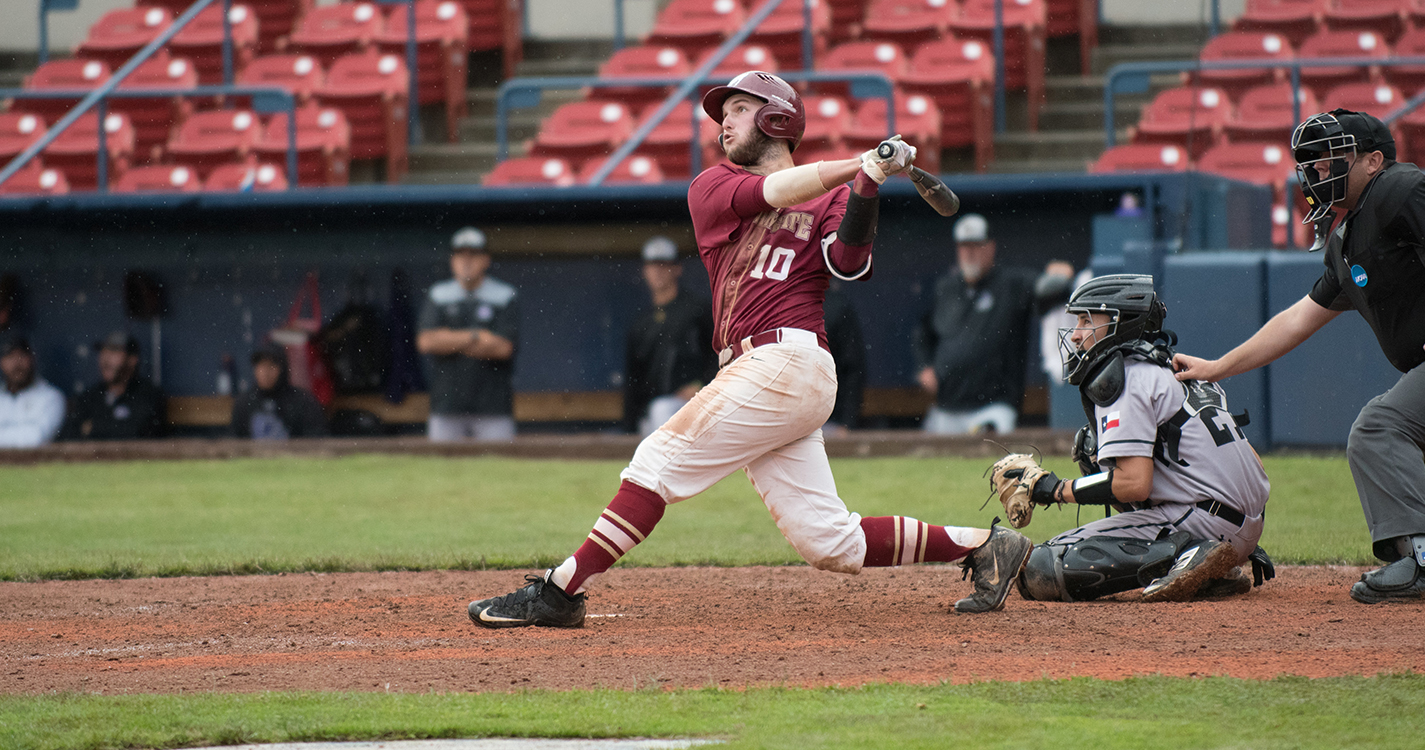 Tyler Janitz ’19 hits a grand slam