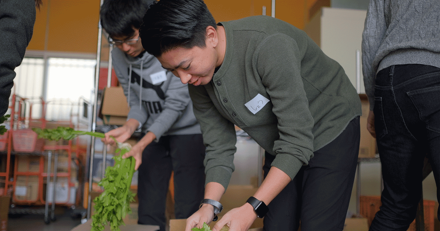 Students pack food for Global Day of Service