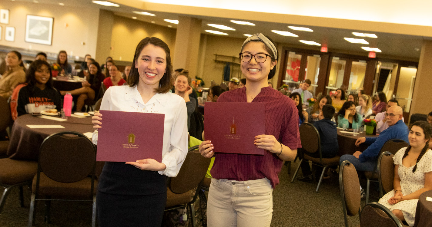 Gwendolyn Prescott ’19 and Miyano Sato ’19