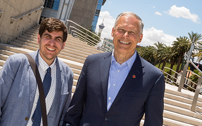 Jamal Raad ’08 and Gov. Jay Inslee JD’76 in Las Vegas