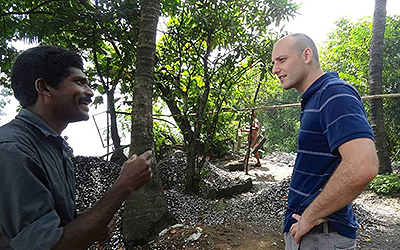 Eric Swinn ’06 talks to a fisherman in India