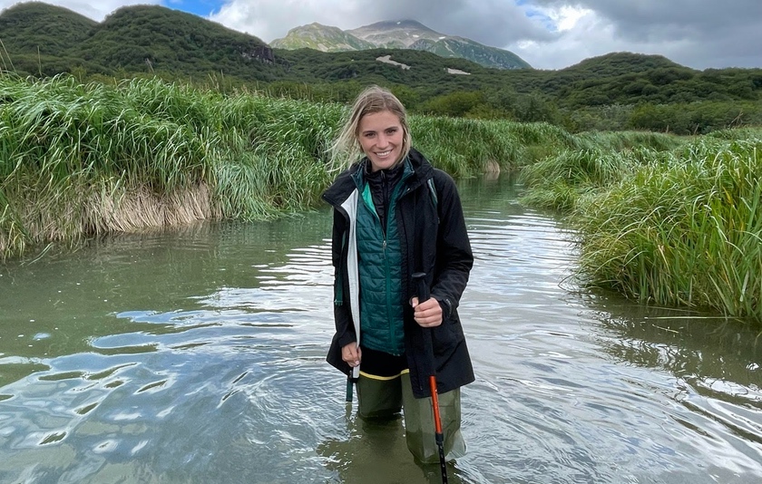 Anelise Zimmer conducting field research