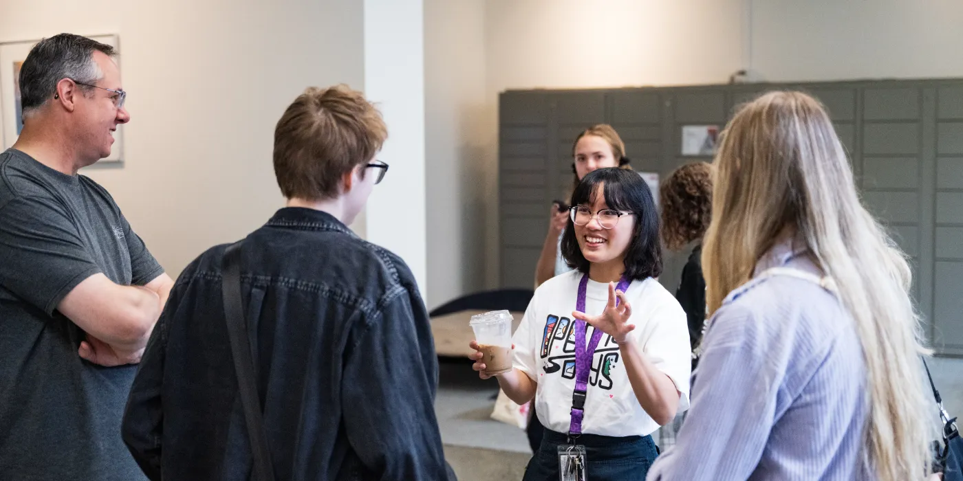 Students assisting move-in