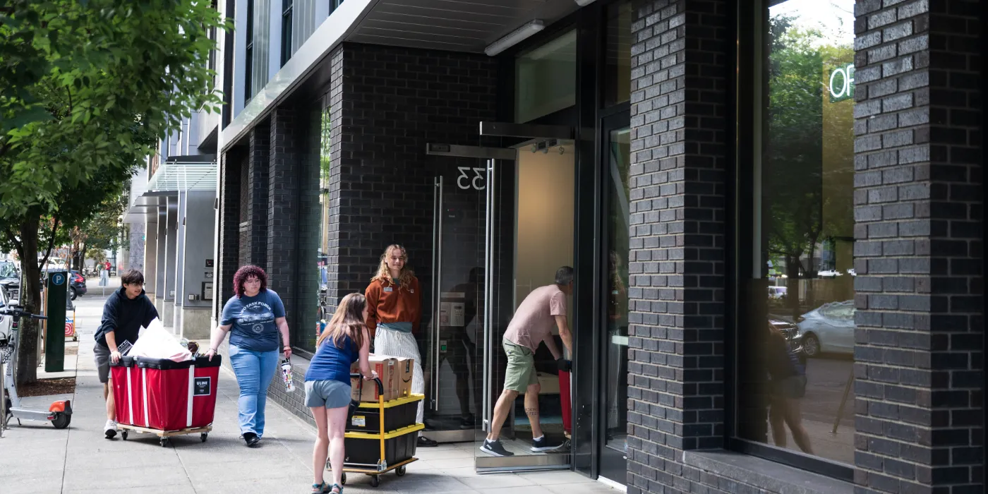 Students during move-in