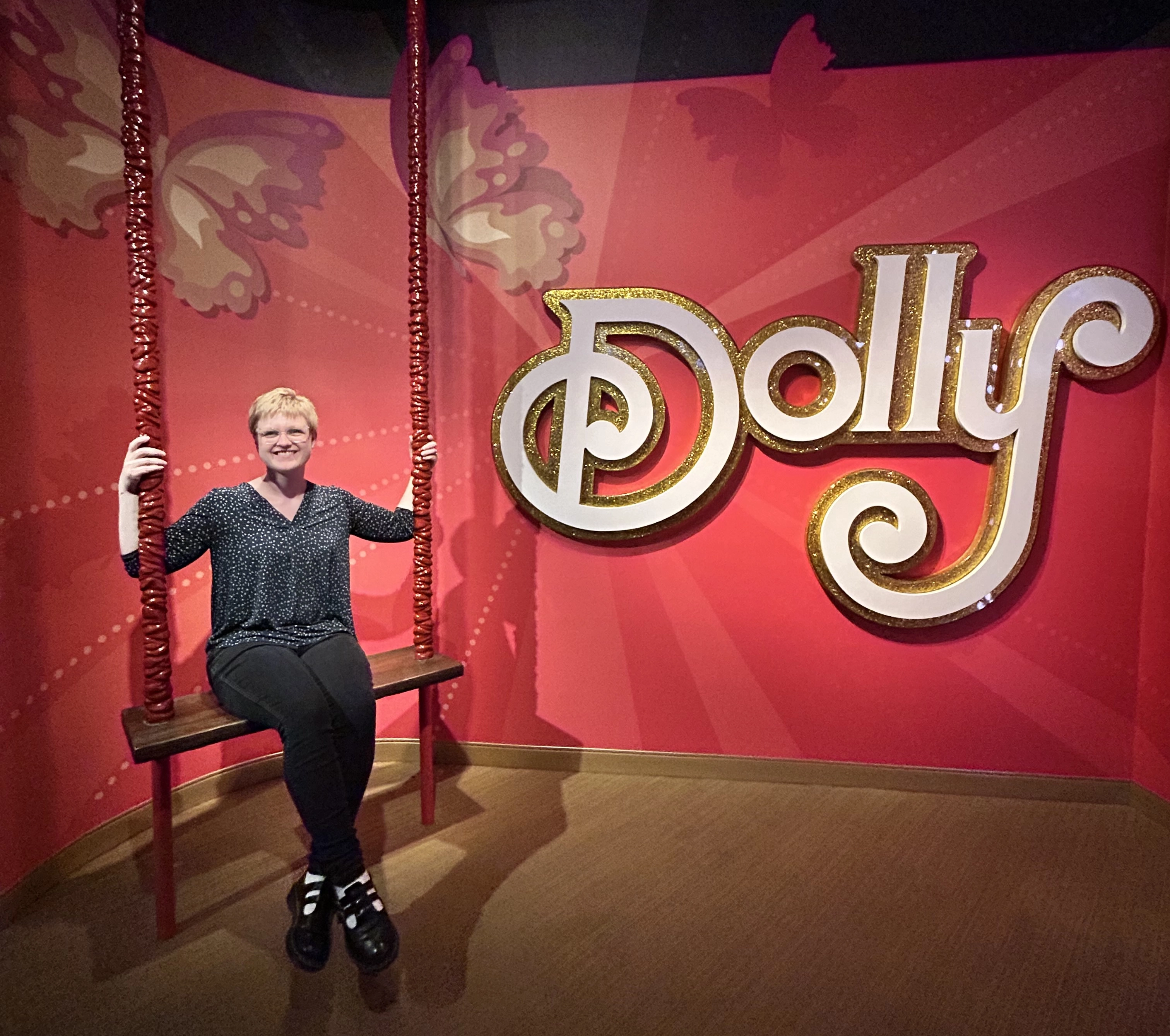 Chrystal in front of Dolly sign