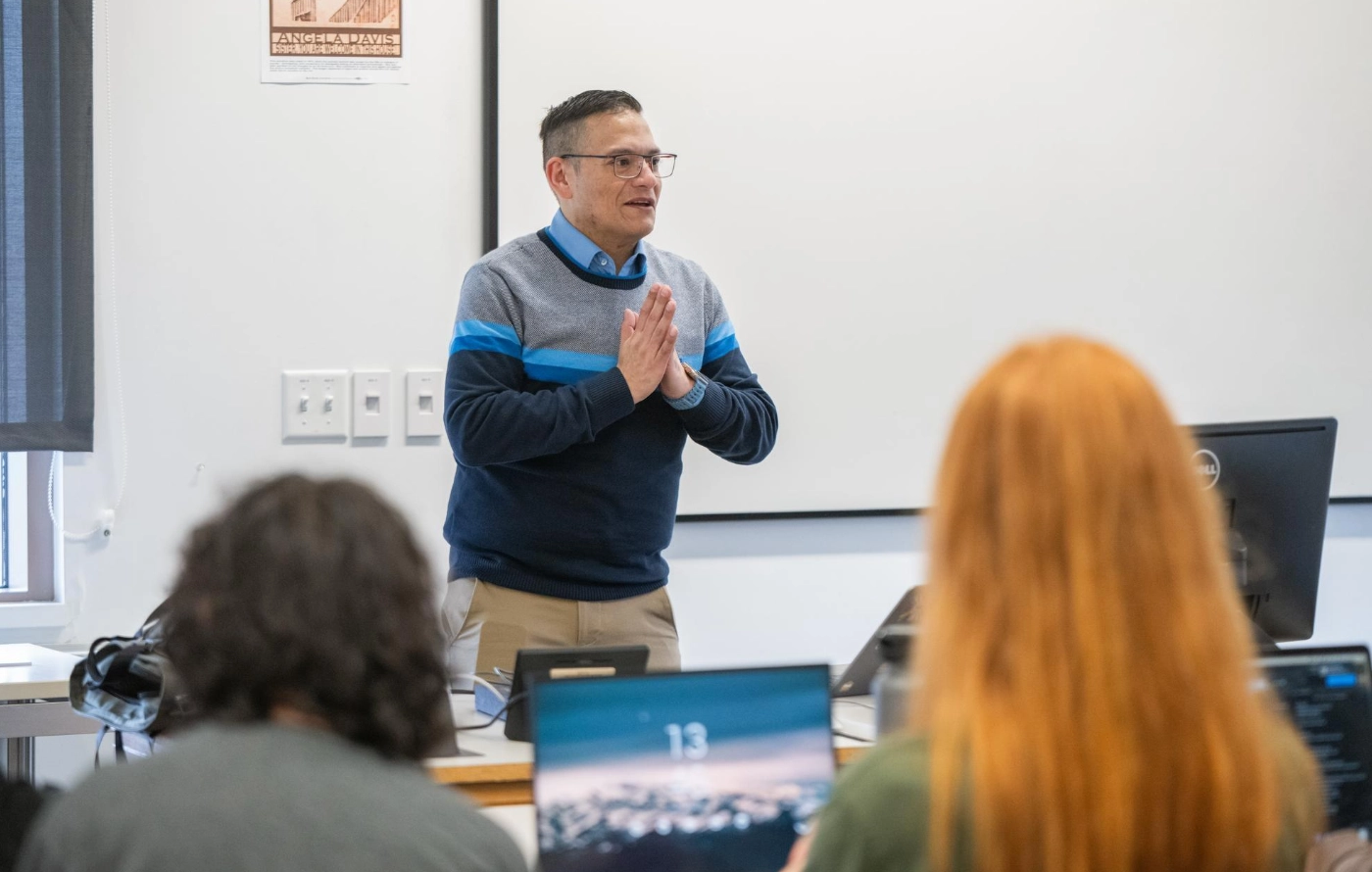 Lucas Cordova teaching a class