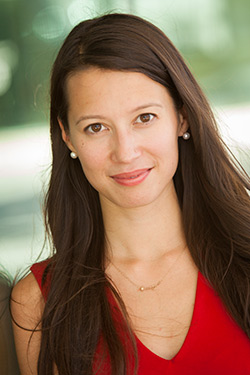 Mara Hansen '06 